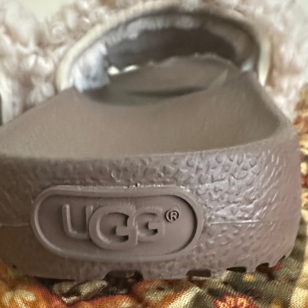 UGG Tan Fuzzy Slide Slippers - Picture 4 of 4